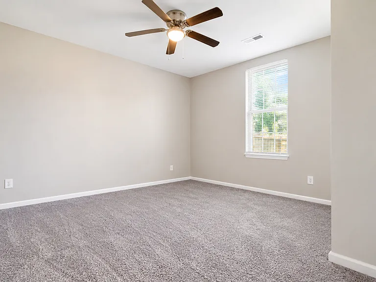 500 E Ormsby Ave — Photo 15