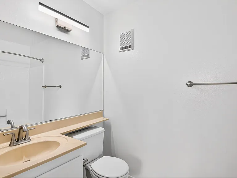 1075 Loma Ave — Photo 15