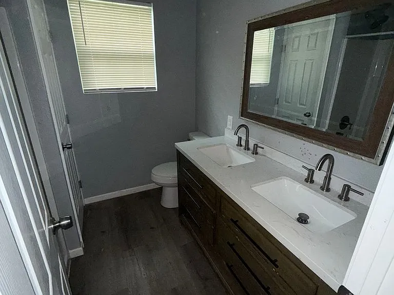 4210 Sullivan St — Photo 7