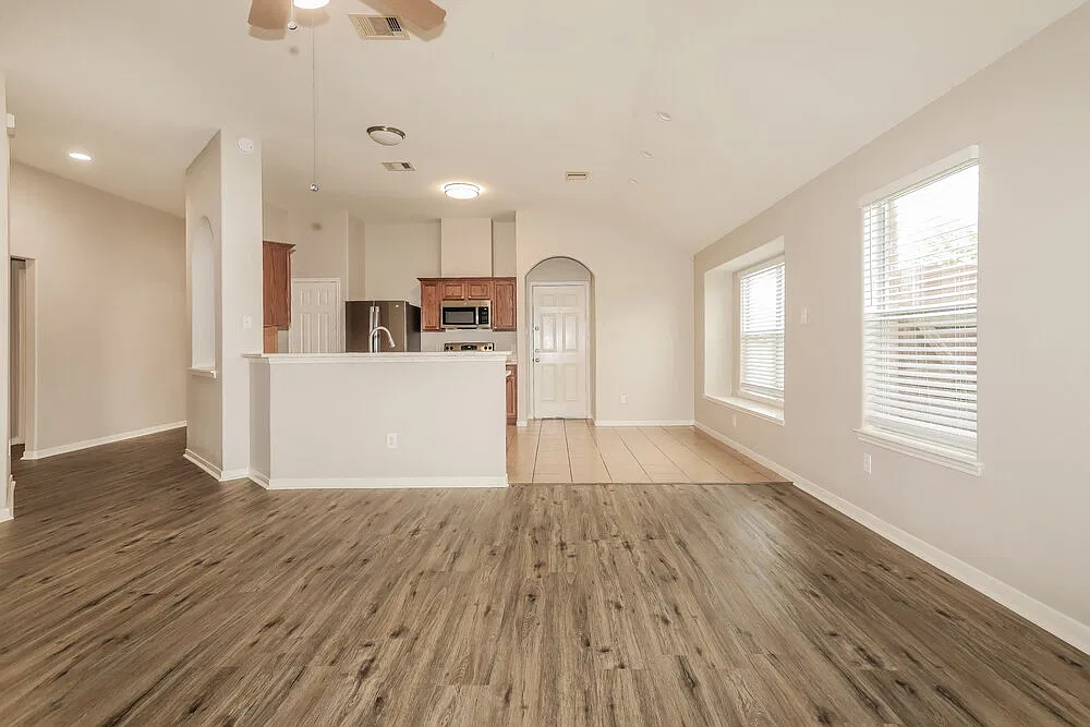4 bed, 2.0 bath, 1843 sqft, $1,895 — Photo 4