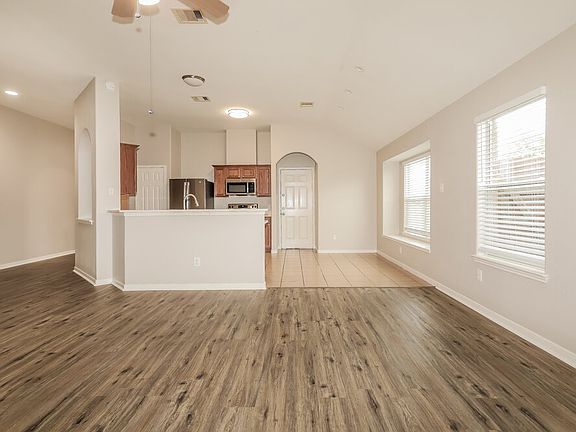 4th image of 10411 Lucky Ln