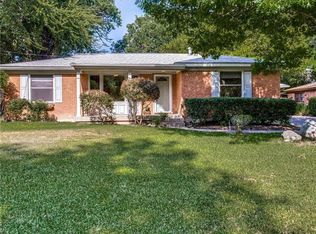 909 Oak Forest Dr, Fort Worth, TX 76114