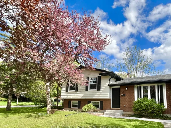 35 Rollscourt Gdns, London, ON N6G 1L9