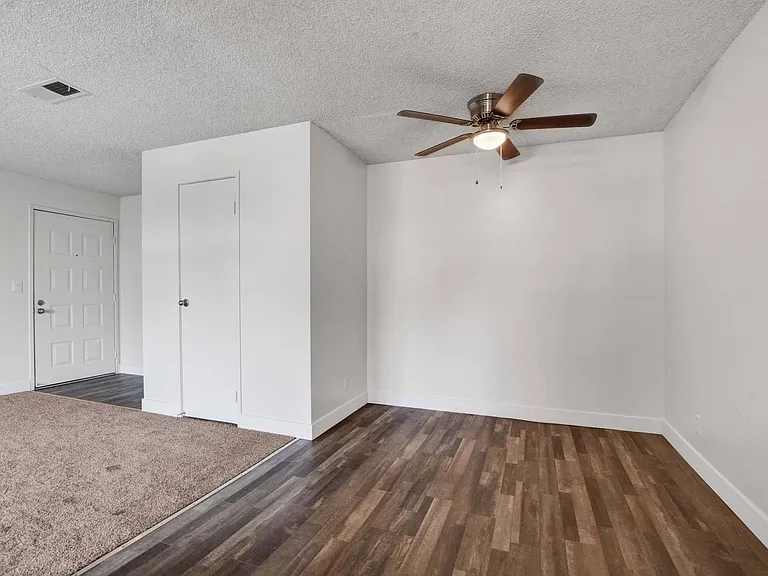 Sundance Village Apts — Photo 46