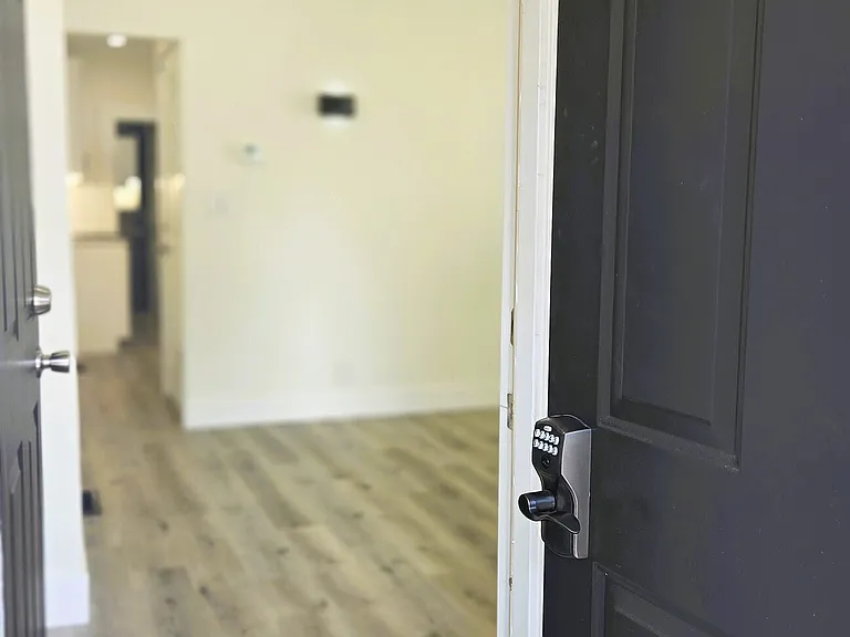 14 Meadow St — Photo 3