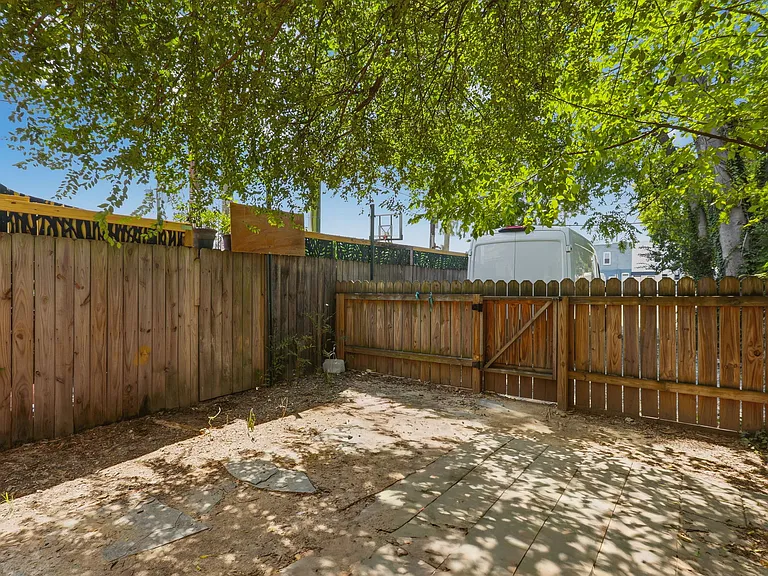 10 S Sheppard St — Photo 33