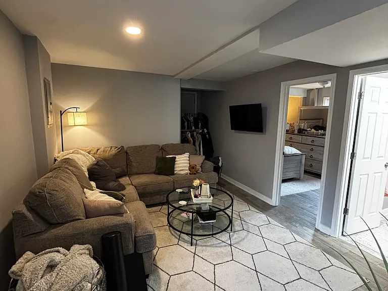 1021 W Wellington Ave #CH1 — Photo 1