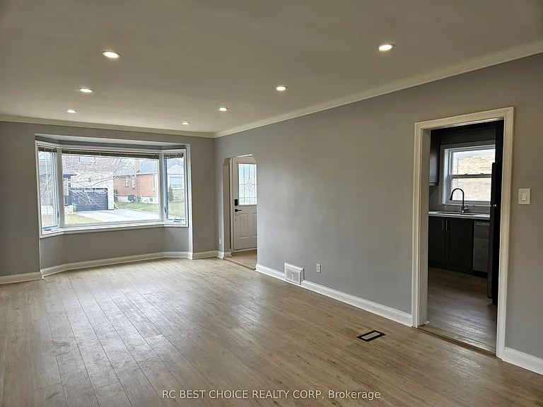 45 Mayall Ave #MAIN — Photo 11