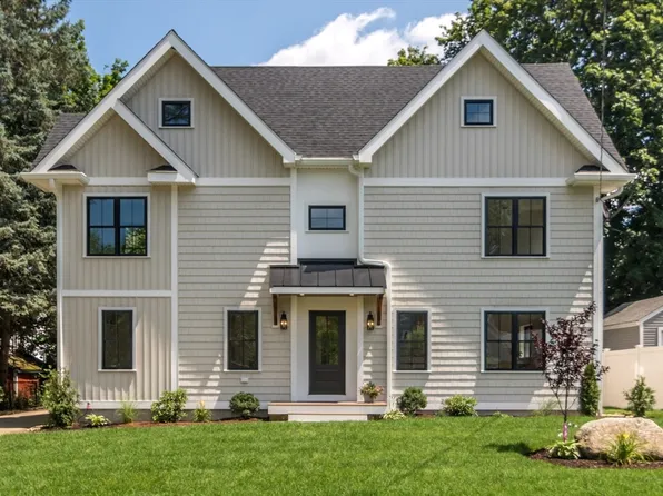 38 Hillcroft Rd, Waltham, MA 02452