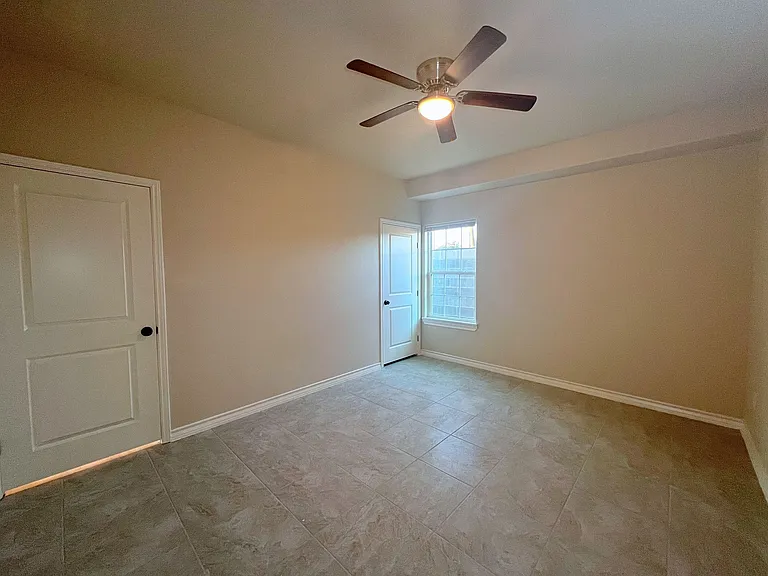 2904 E Lyon St — Photo 12