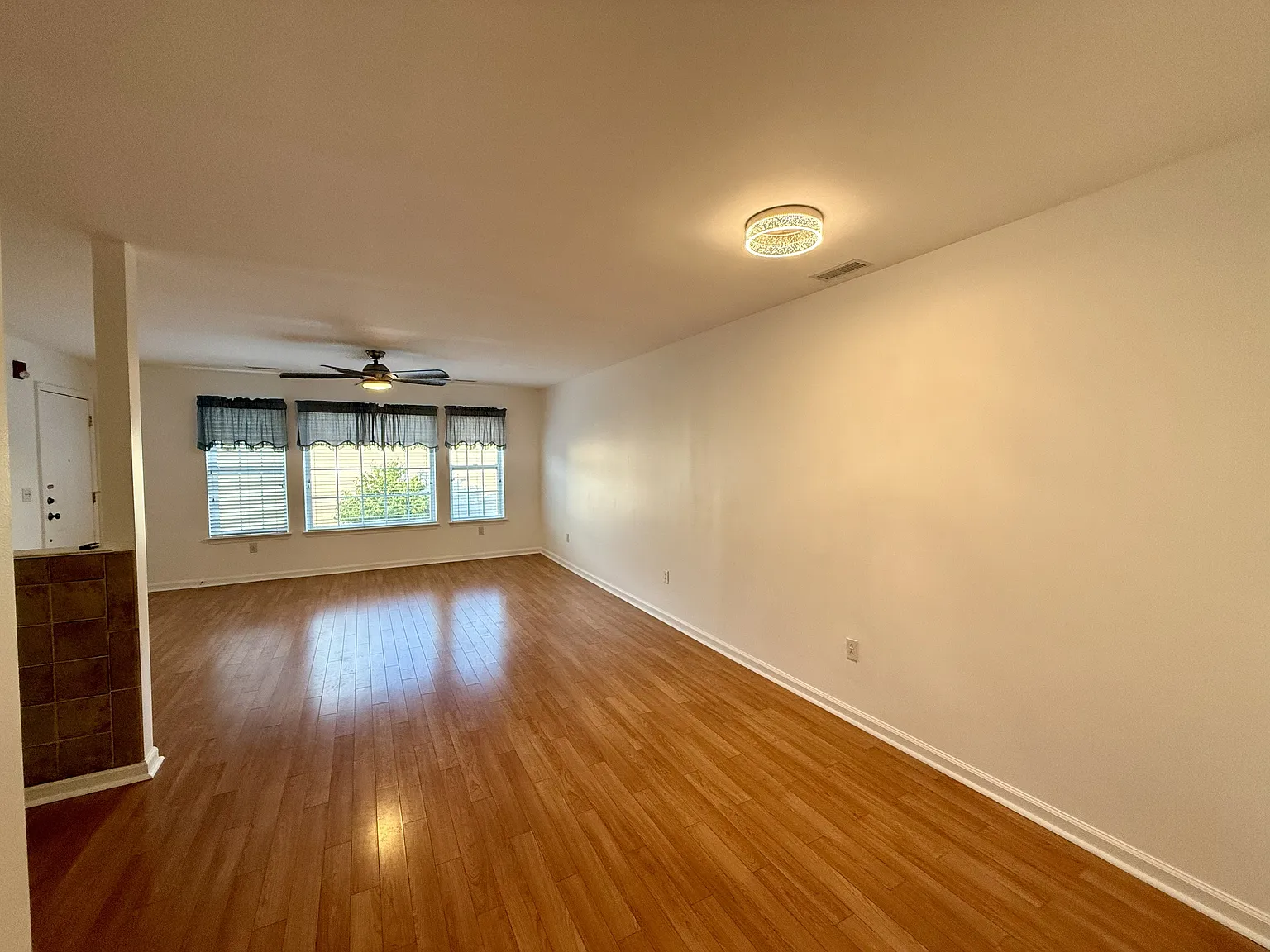 2 bed, 1136 sqft, $1,750 — Photo 4