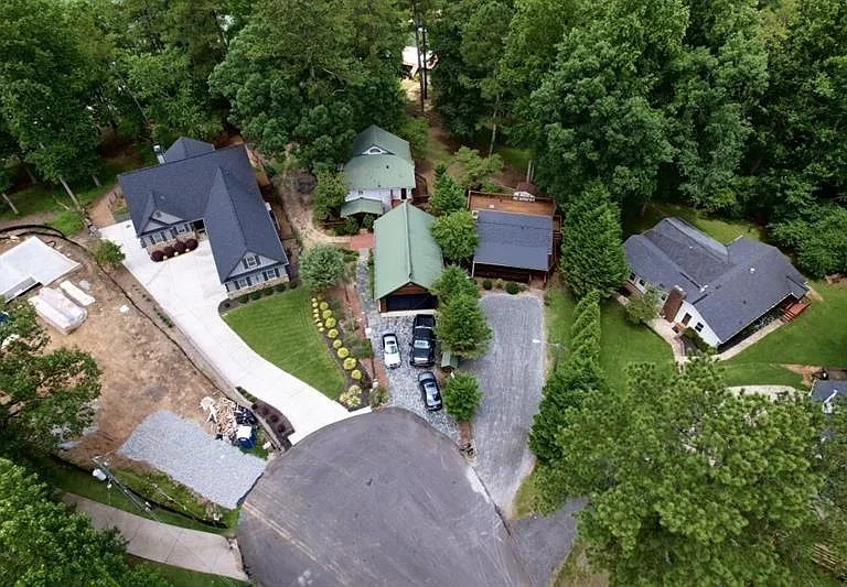8940 Bay Dr — Photo 2