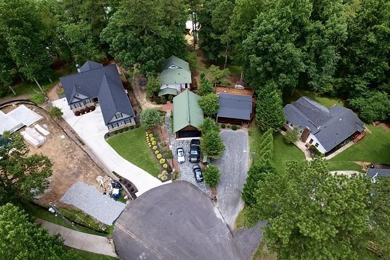 Building Photo - 8940 Bay Dr