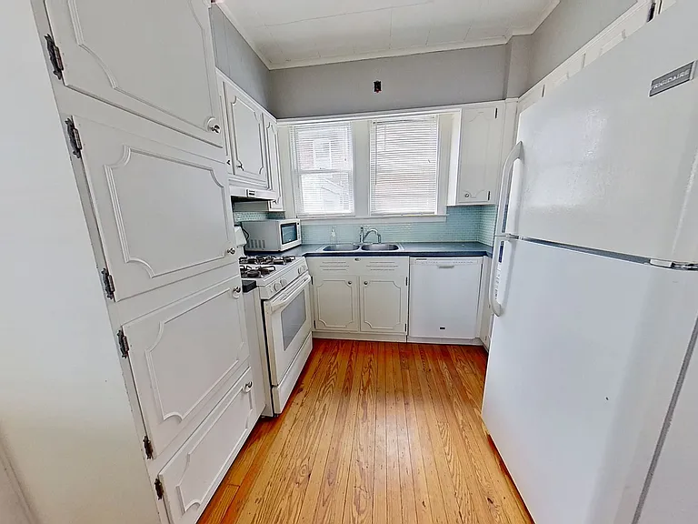 835 Latimer St — Photo 6