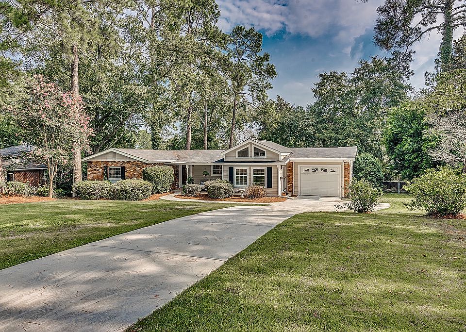 Large, landscaped front yard