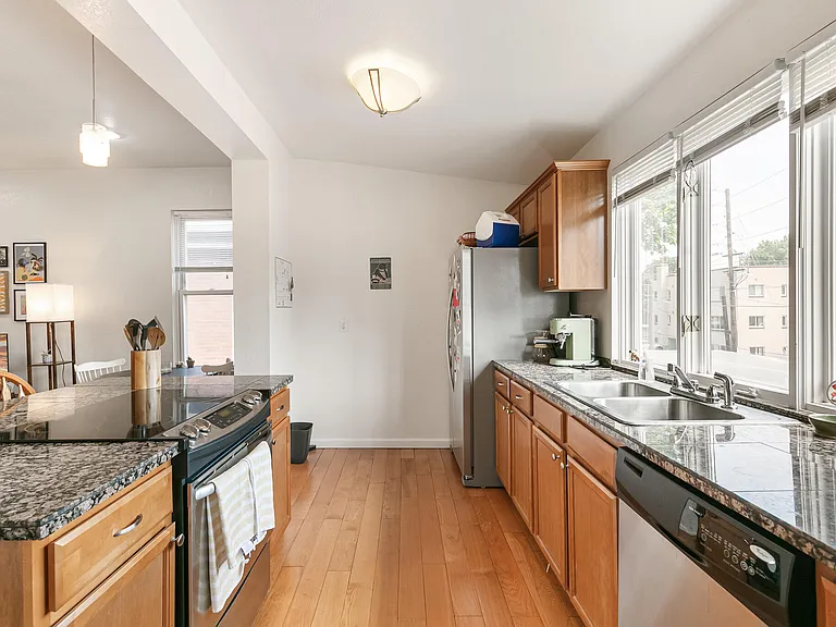 208 S Lincoln St #D — Photo 12