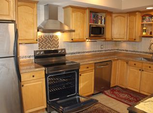 17 Chapel Hill Dr APT 4, Plymouth, MA 02360