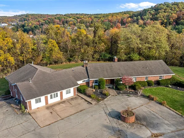 140 Greendale Dr, Greensburg, PA 15601