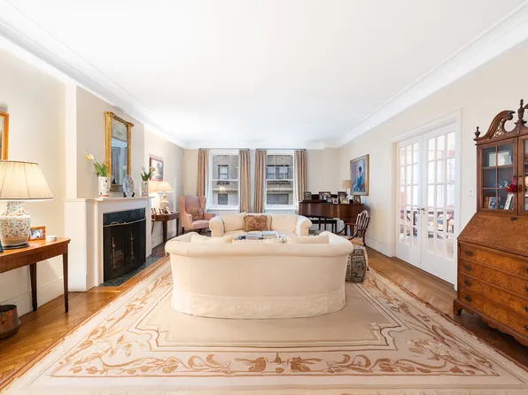 1075 Park Avenue image 1 of 21