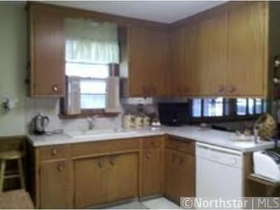 5th image of 828 24th Ave N