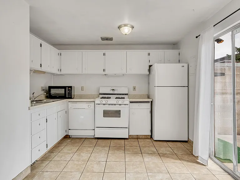 1431 Arthur Dr #1 — Photo 5