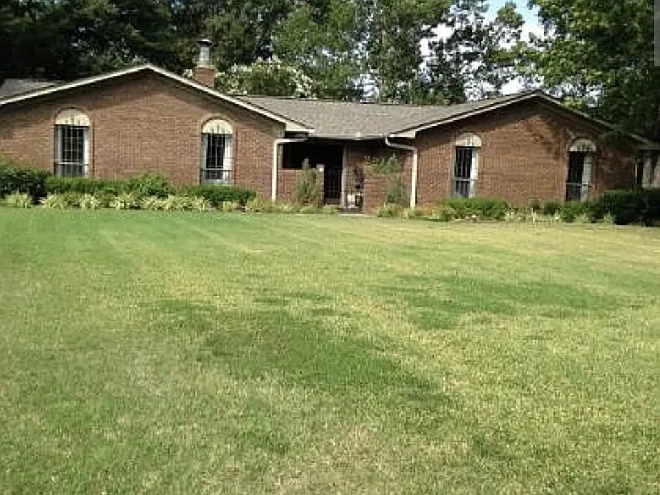 5 Stratford Ln