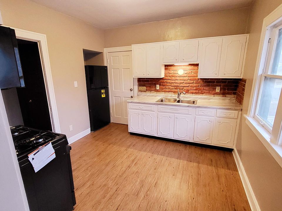 1st image of 3688 W 135th St #2