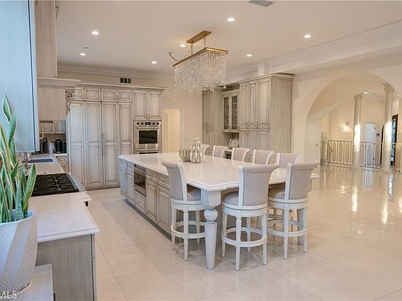 4th image of 1135 E Verdugo Ave