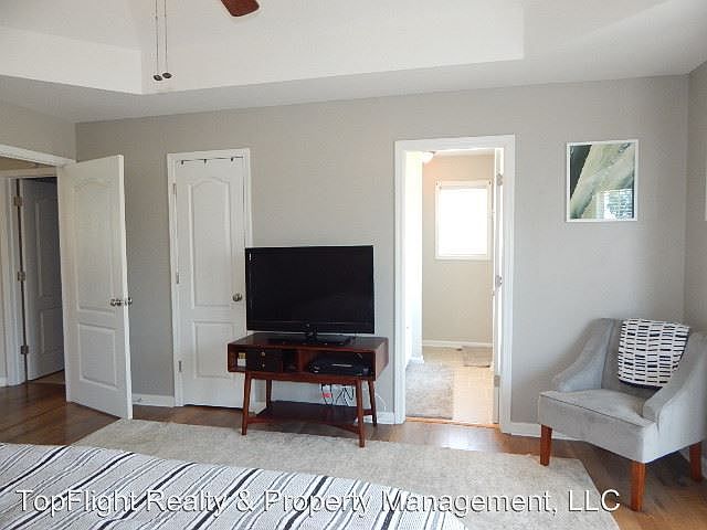 1st image of 3925 Gaine Dr