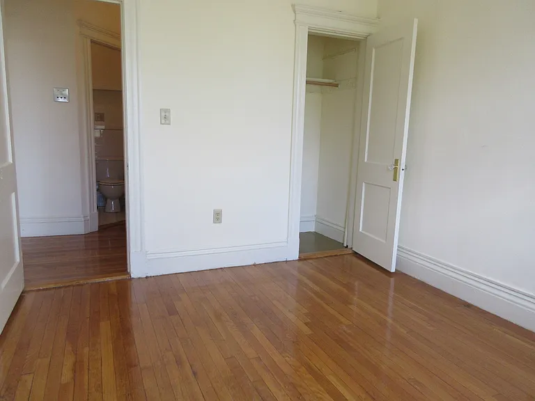 100 Queensberry St #11 — Photo 11