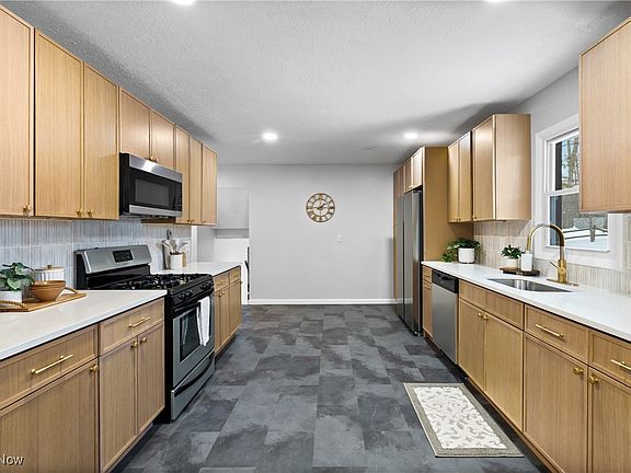 3rd image of 6701 Westview Dr