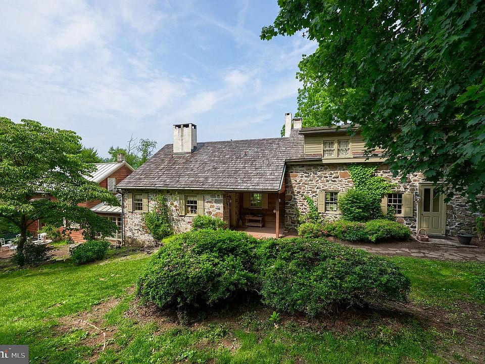 2nd image of 705 Schoffers Rd