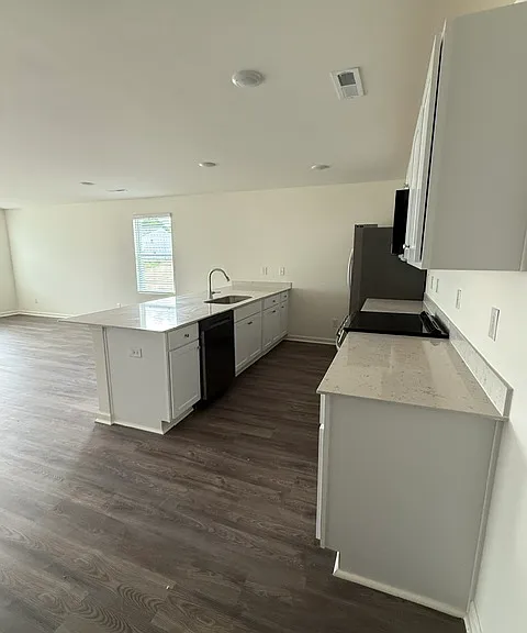 2429B Brookville Dr — Photo 5