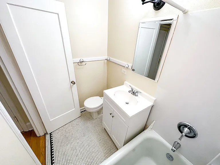 Embassy Apartments — Photo 16