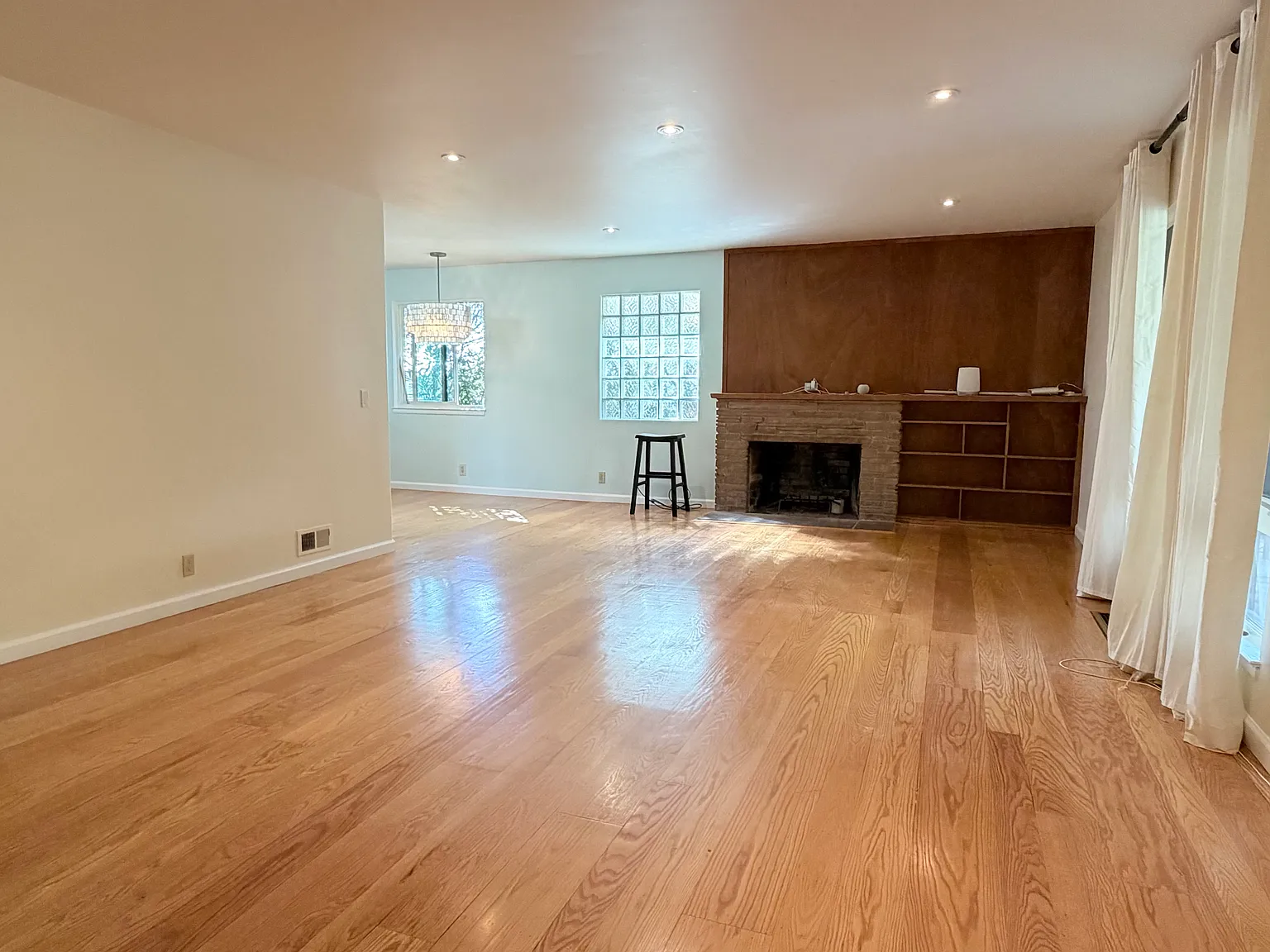 4 bed, 2110 sqft, $7,000 — Photo 3