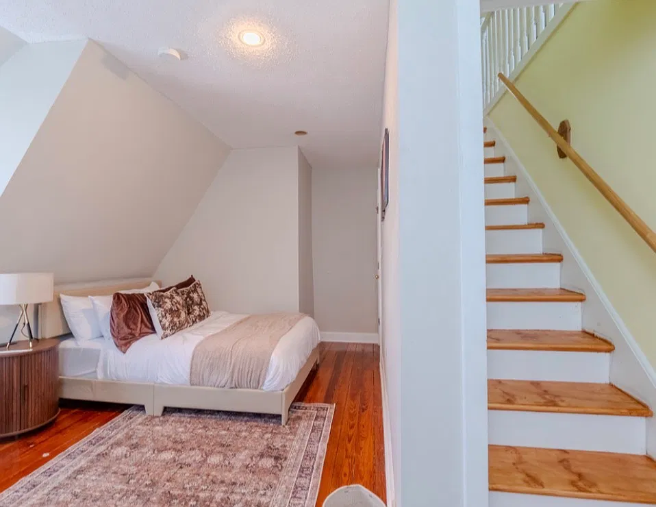 5 bed, 2400 sqft, $5,500 — Photo 4