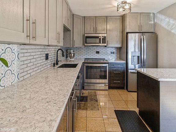 4th image of 2201 Arbor Cir APT 210