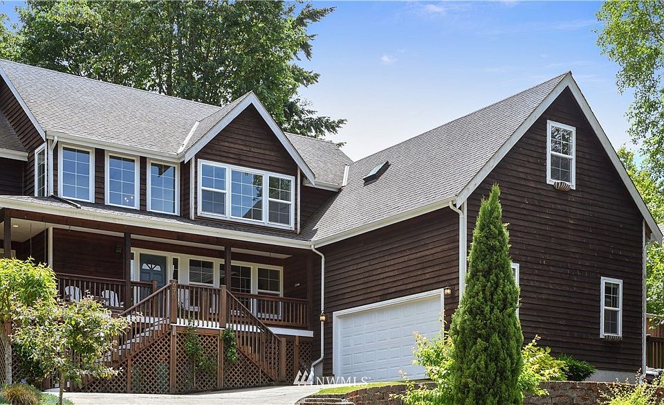 1st image of 693 Klickitat Place NE