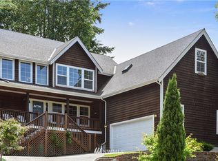 693 Klickitat Pl NE, Bainbridge Island, WA 98110