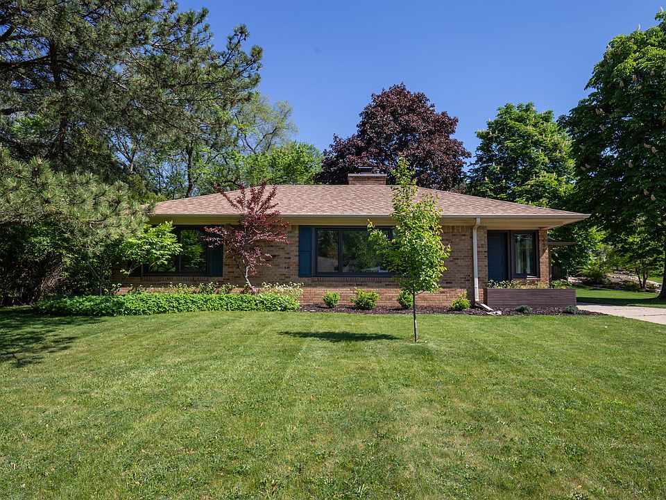 1st image of 238 W Clovernook Ln