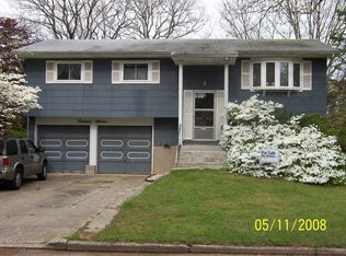 1411 Illinois Ave, Bay Shore, NY 11706