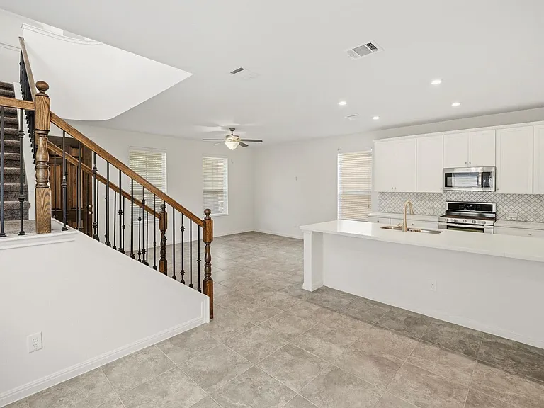 2937 Barbed Wire St — Photo 16