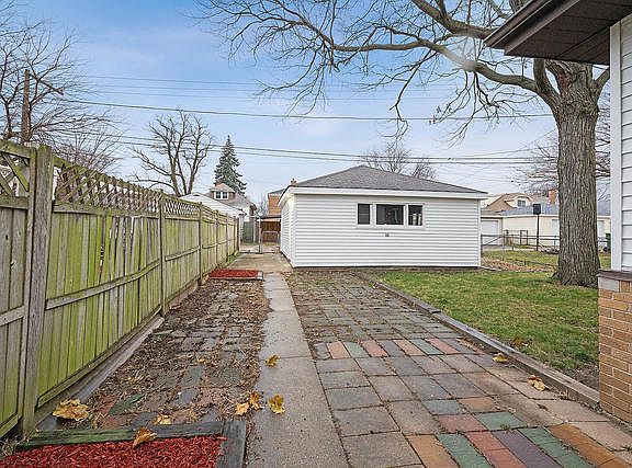 2nd image of 760 Portsmouth Ave