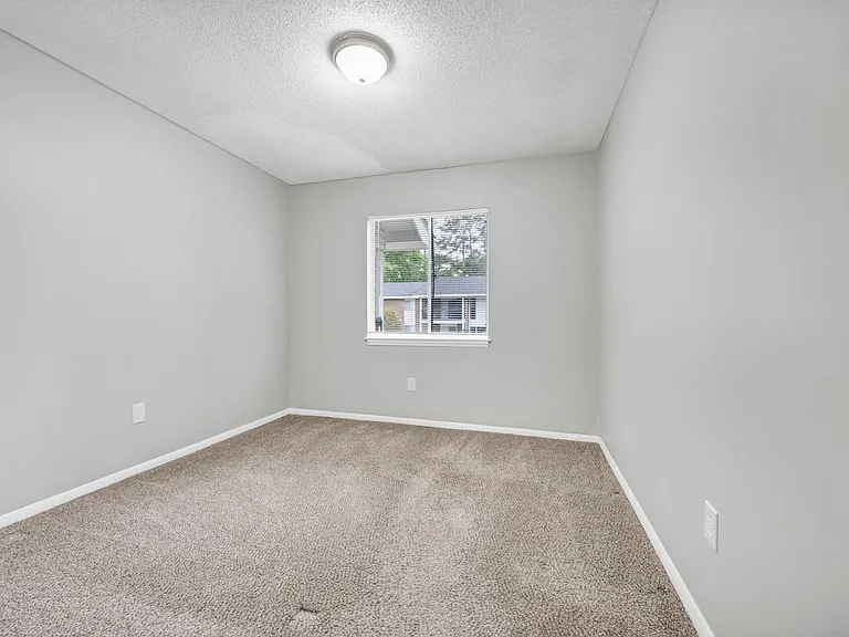 Landmark Woods Apartment Homes — Photo 43