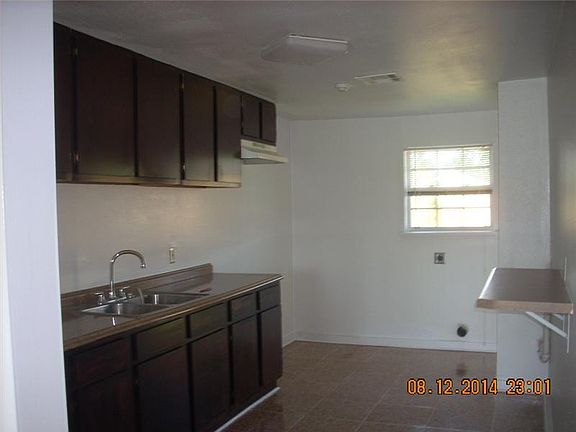 3rd image of 4968-70 Lonely Oak Dr