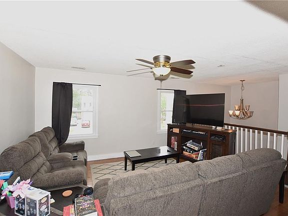 2nd image of 3700 Silina Dr