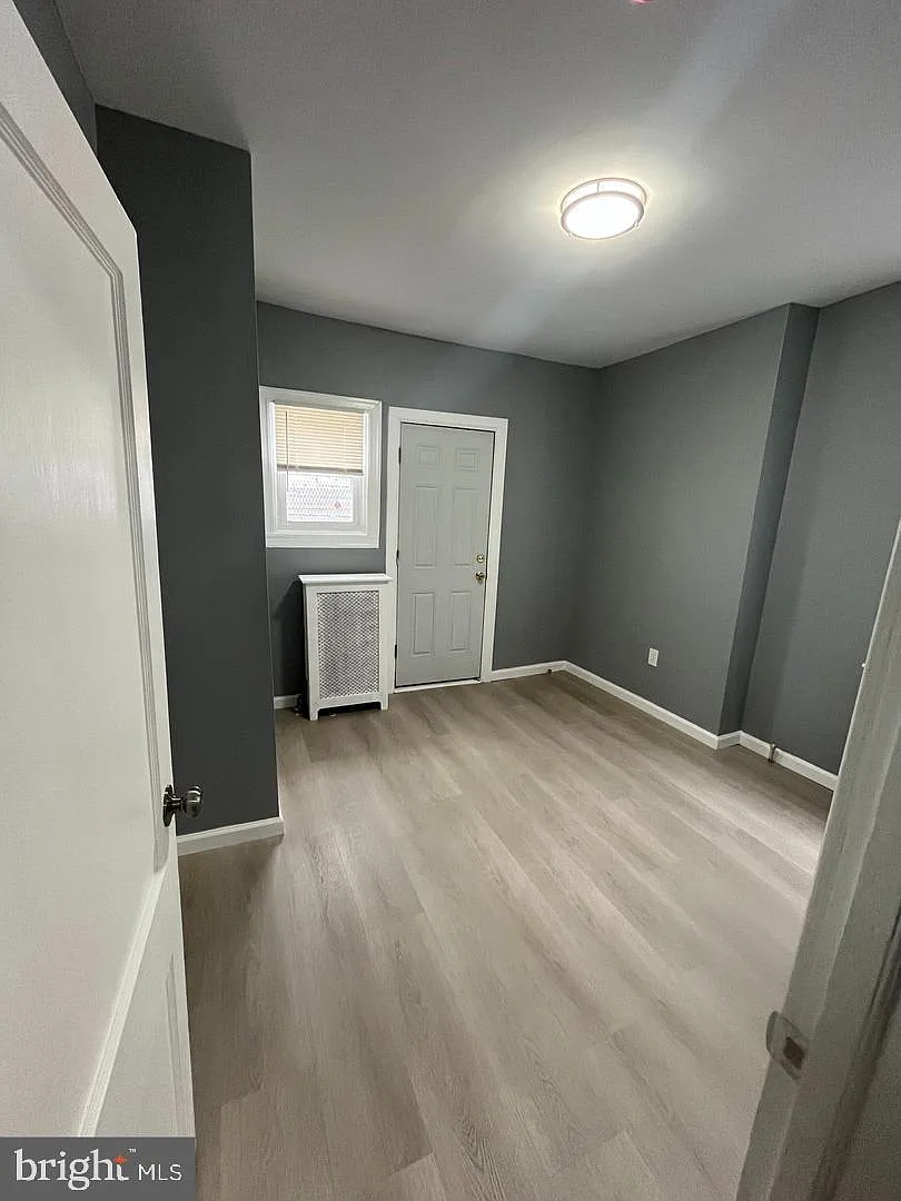2 bed, 1.0 bath, 1450 sqft, $1,300 — Photo 4