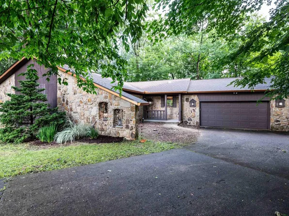 916 N Park Ridge Ct, Bloomington, IN 47408