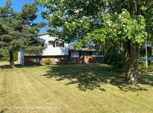 9417 Garfield Rd, Freeland, MI 48623