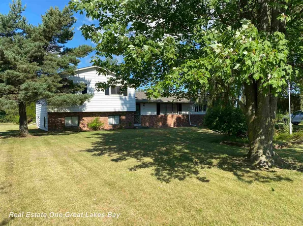 9417 Garfield Rd, Freeland, MI 48623
